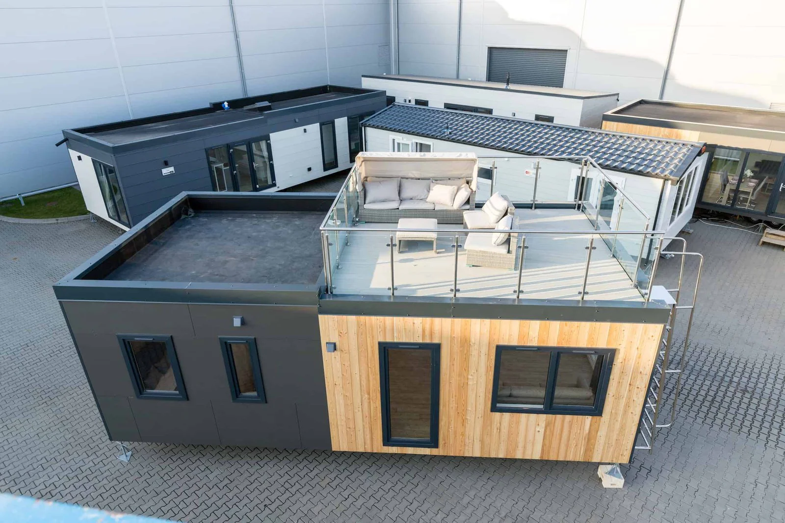 Casa móvel Malta Haus com 2 quartos e terraço no último piso. - Image 2