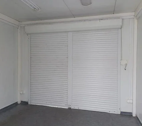 Contentor comercial 300×350 com persianas frontais bipartidas - Image 7