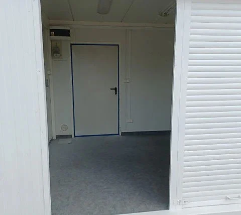 Contentor comercial 300×350 com persianas frontais bipartidas - Image 8